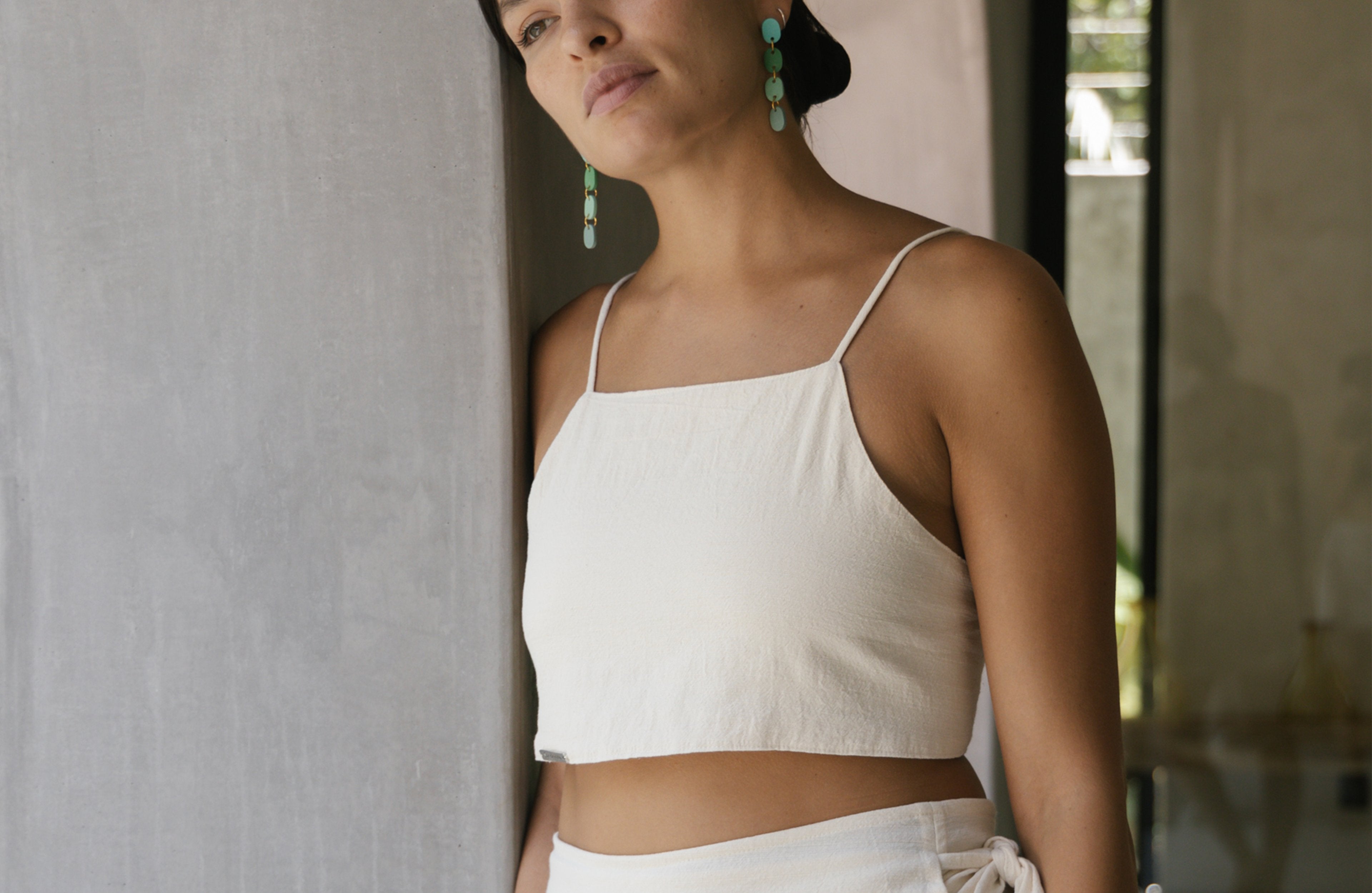 Top de lino estilo crop top color blanco