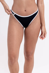 Sports Style Bikini Top with V Neckline Luna