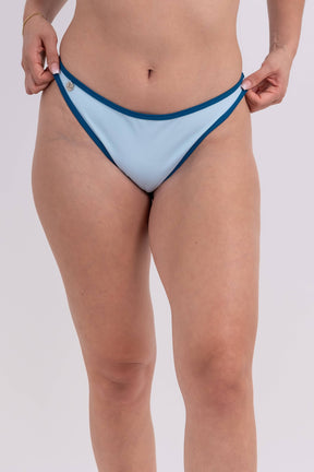 Sports Style Bikini Top with V Neckline Luna